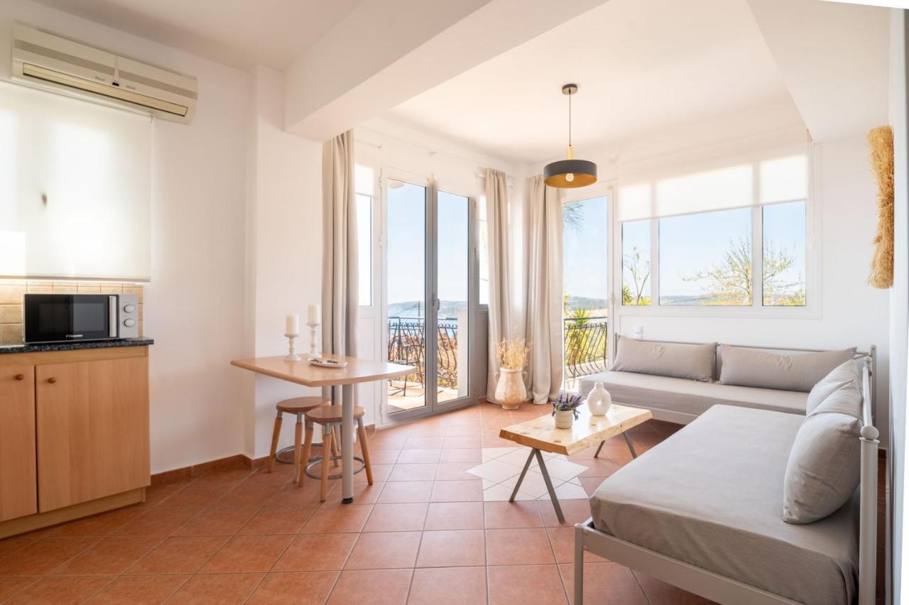 Christoforos Apartments Lourdata  Eksteriør billede